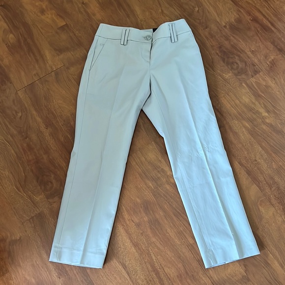 LOFT Pants - Loft Ann Taylor Julie Crop leg with Stretch Pants